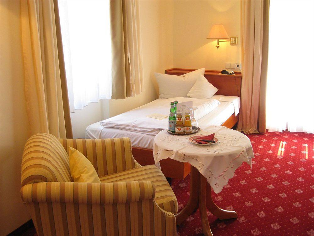 Romantik Hotel Zur Sonne Badenweiler Exterior photo
